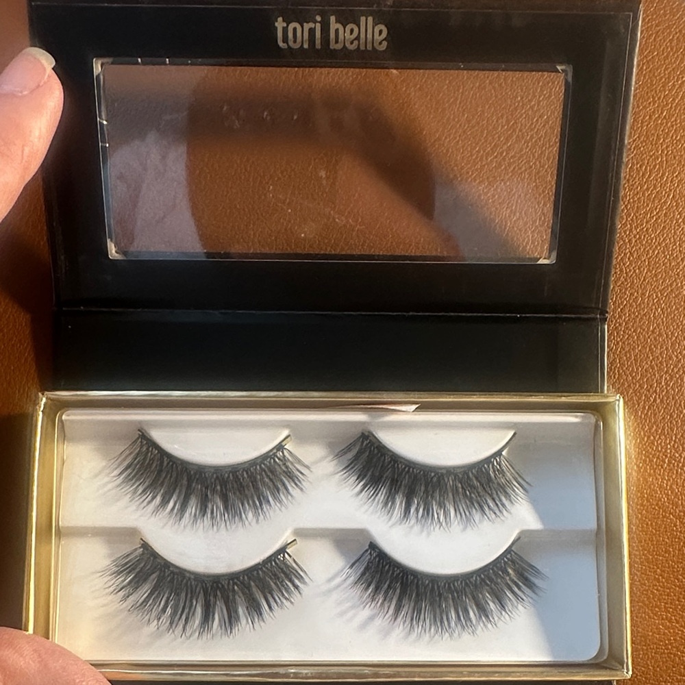 Tori Belle Black Magnetic False Eyelashes NEW in box.